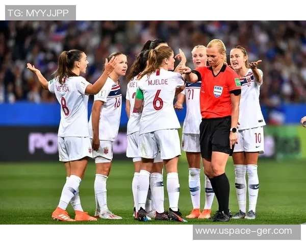 2019年女足世界杯挪威女队与英格兰女队精彩对决回顾