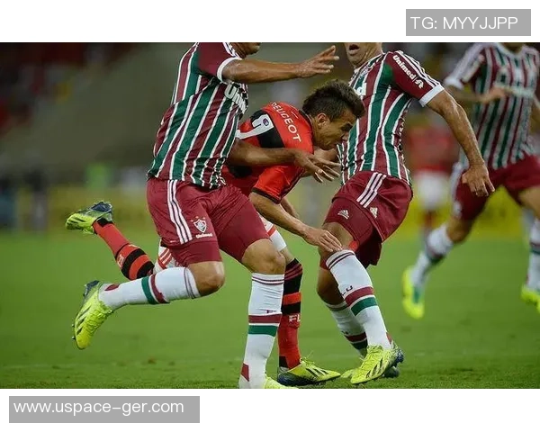 圣保罗与巴西国际激战正酣比分揭晓精彩瞬间回顾 圣保罗与巴西国际激战正酣比分揭晓精彩瞬间回顾